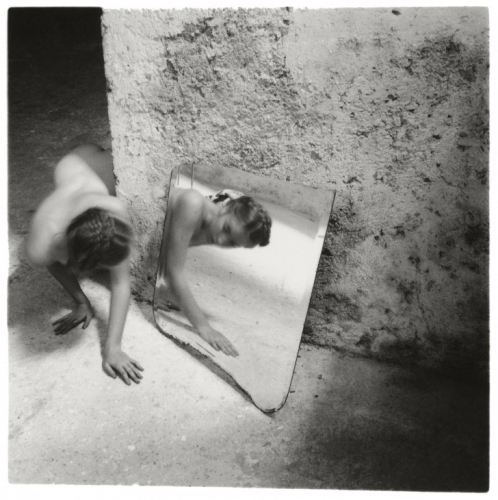 001-Francesca-Woodman-Self-deceit-1-Rome-Italie-1978-©-George-and-Betty-Woodman-728x730.jpg